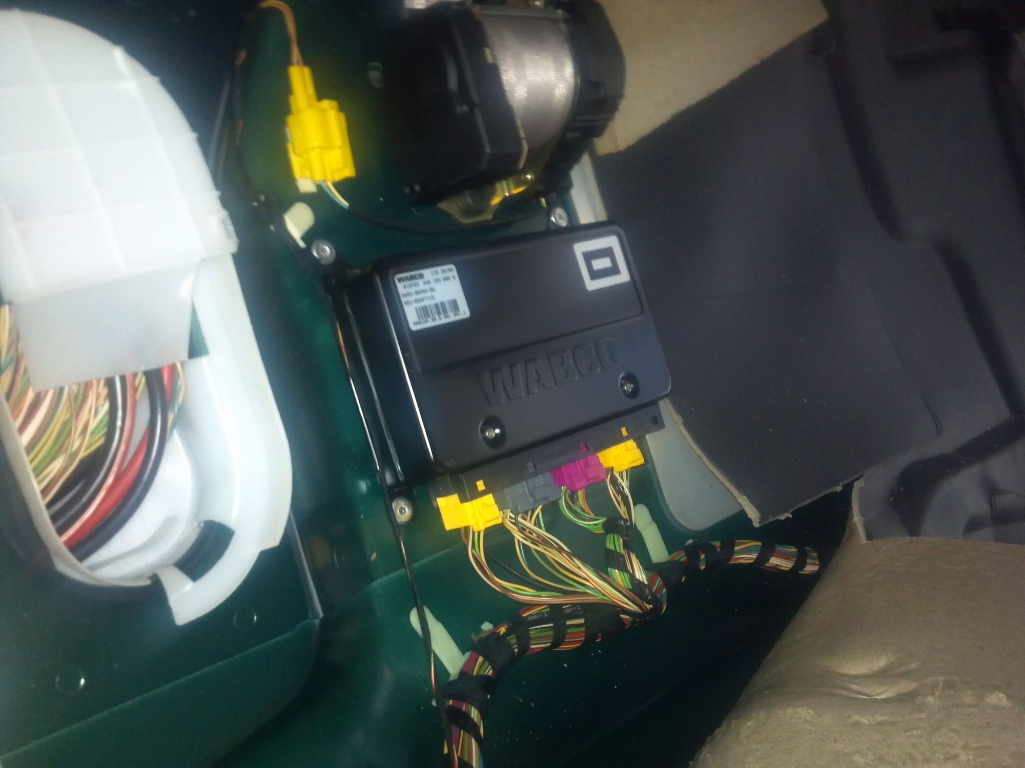 Air ride module and harness