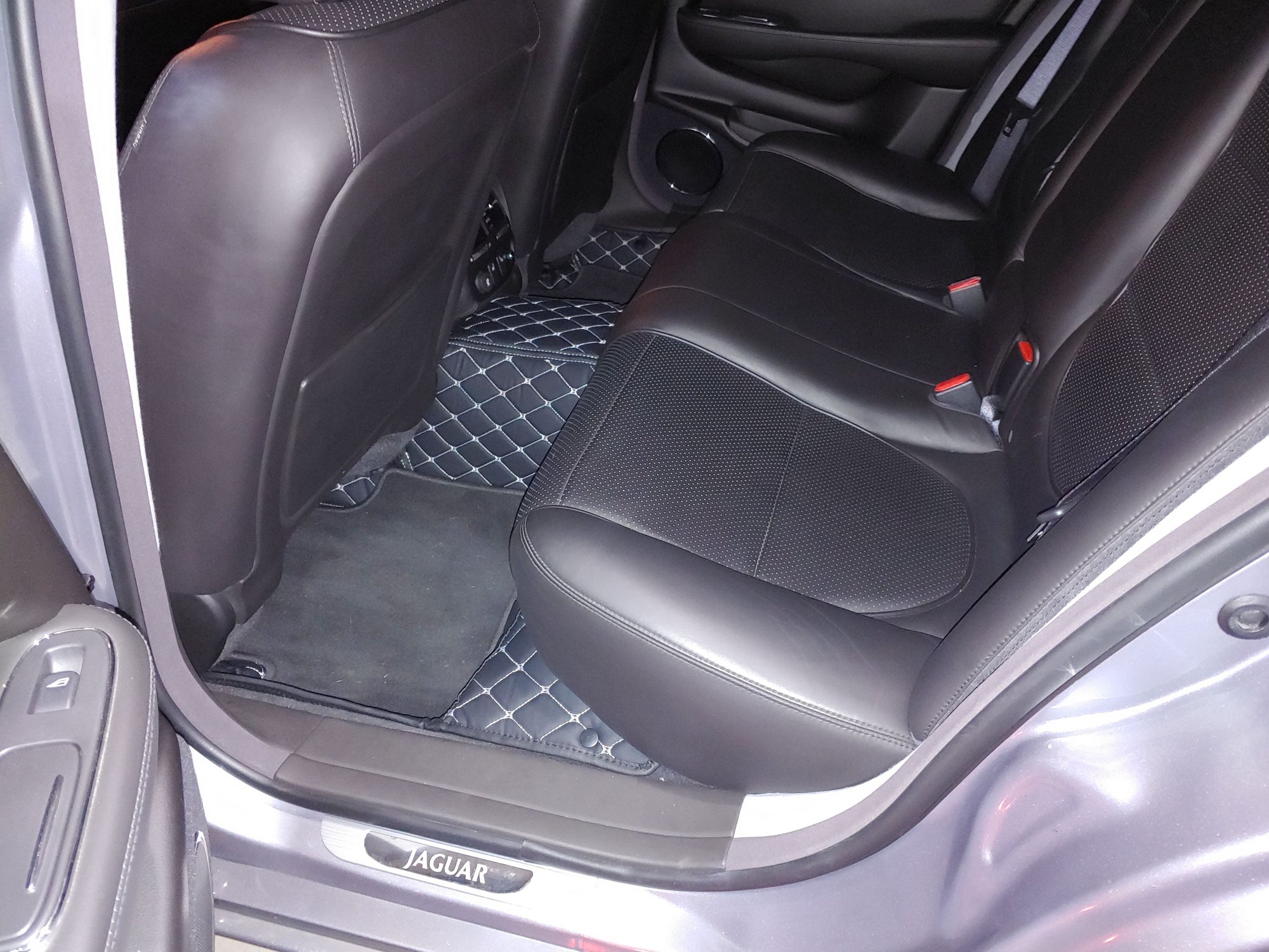 2008 Jaguar XJ8 - Super Clean 2008 XJ with Extras!! - Used - VIN SAJWA71B48SH28022 - 64,820 Miles - 8 cyl - 2WD - Automatic - Sedan - Gray - Severn, MD 21144, United States