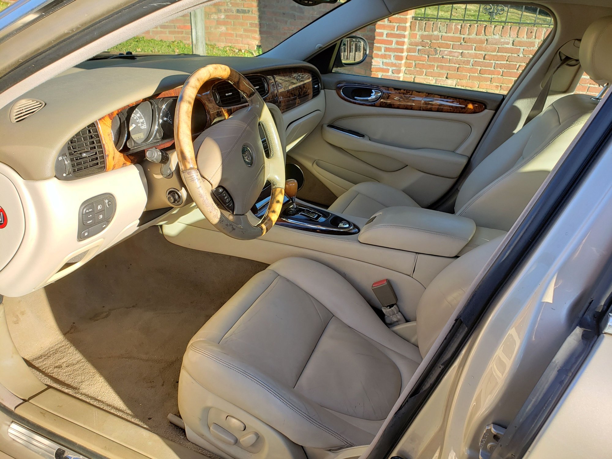 2004 Jaguar XJ8 - 2004 XJ8 for sale - Used - VIN SAJEA71C24SG11716 - 111,000 Miles - 8 cyl - 2WD - Automatic - Sedan - Gold - Mclean, VA 22101, United States