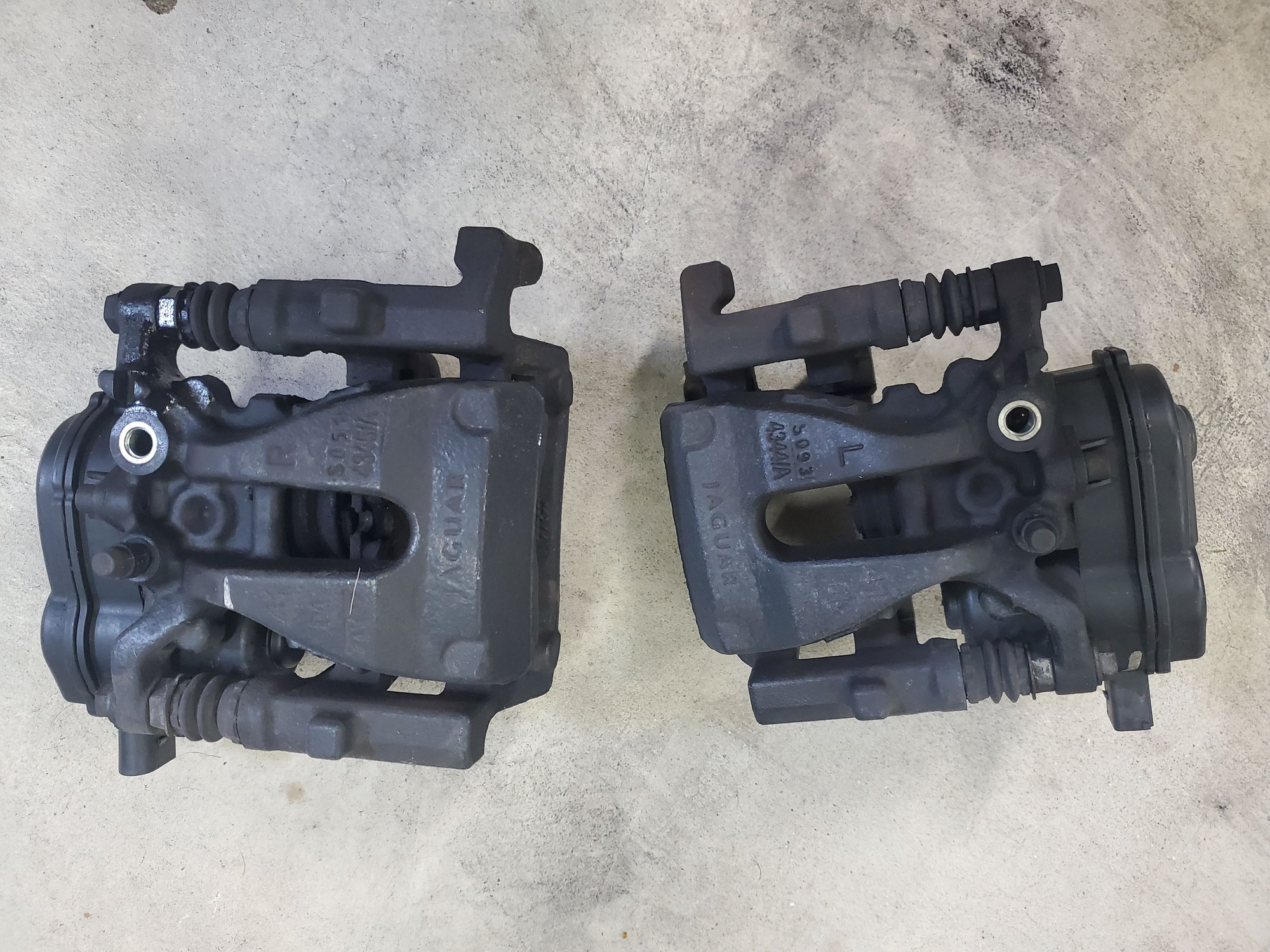 Brakes - Rear L and R calipers off 2016 f type s with 29k miles - Used - 2014 to 2019 Jaguar F-Type - Chicago, IL 60631, United States