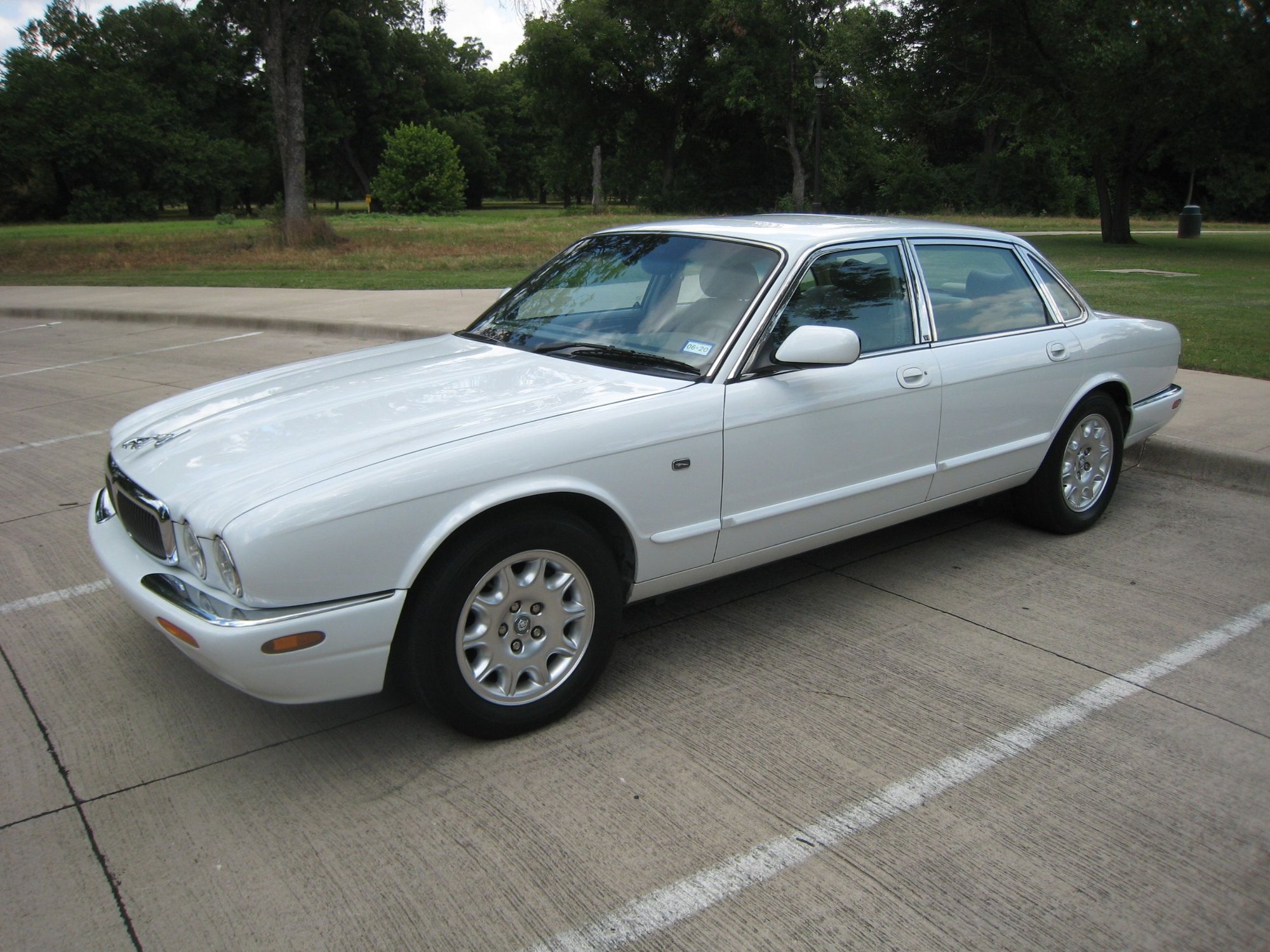 2000 Jaguar XJ8 - 2000 Jaguar XJ8 up for adoption - Used - VIN SAJDA14C5YLF08214 - 121,000 Miles - 8 cyl - 2WD - Automatic - Sedan - White - Fort Worth, TX 76112, United States