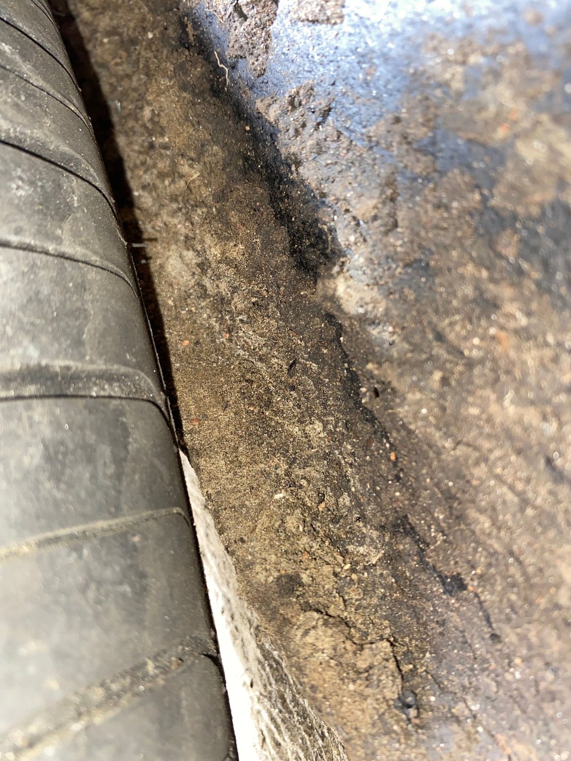 Interference between tyre and inner arch. 