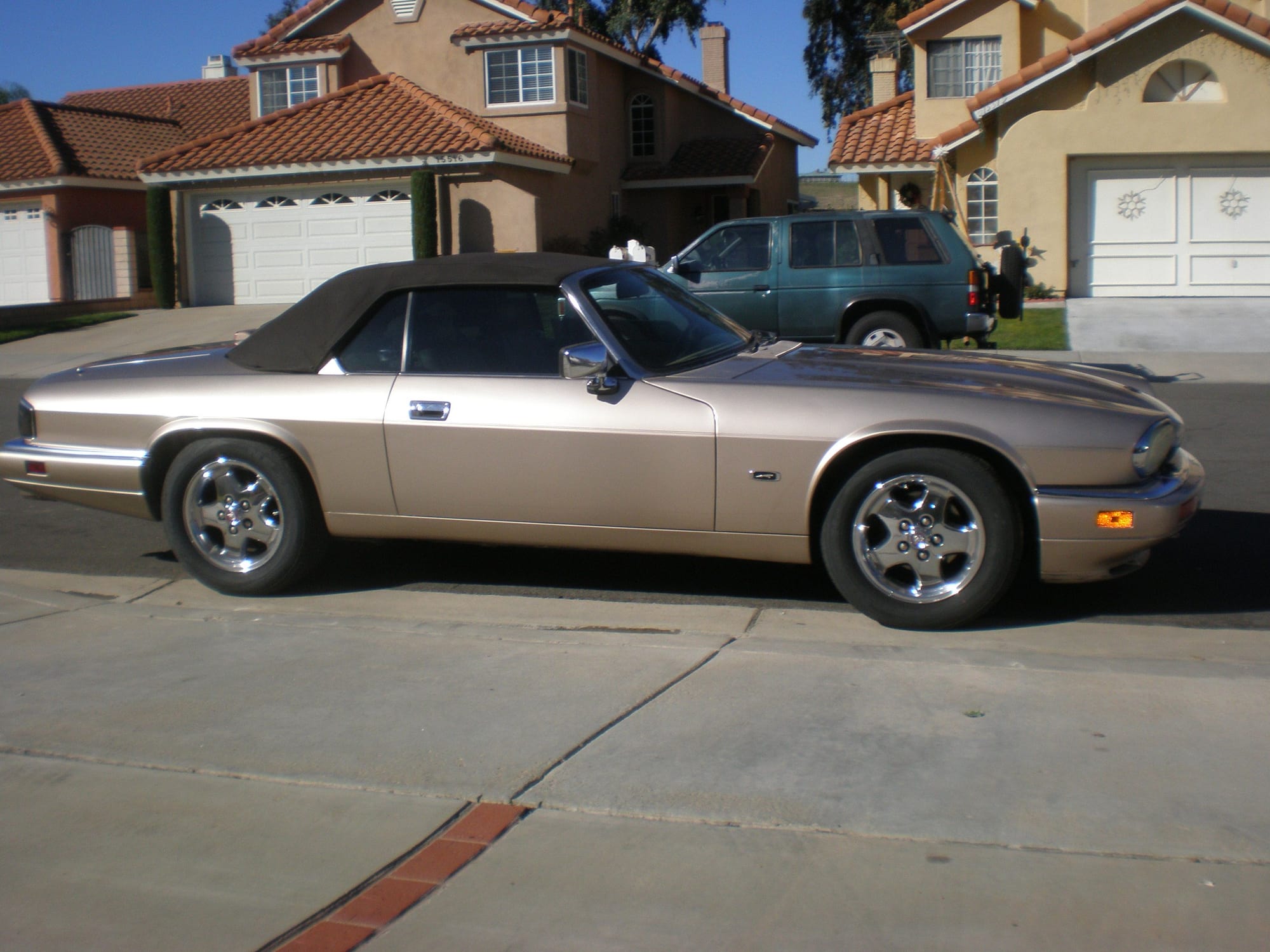 1994 Jaguar XJS - 1994 XJS convertible - Used - VIN sajnx2741rc192807 - 6 cyl - 2WD - Automatic - Convertible - Gold - Desert Hot Springs, CA 92240, United States
