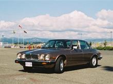 1988 V12 Vanden Plas; note headlamps and wipers