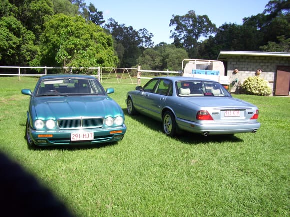 Turquoise 1994 X300 departing. Blue 1996 arriving. Please ignore son's Toyota Ute in the background