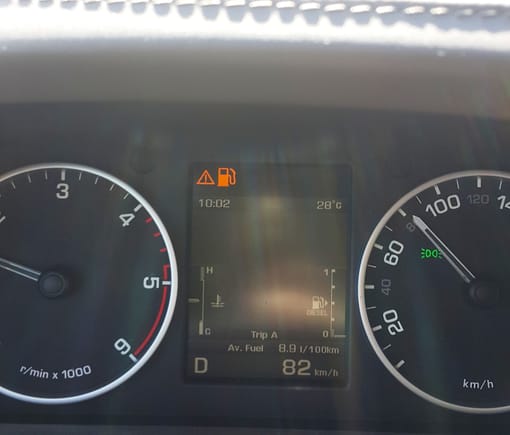 Love when a Truck like the Range Rover Sport HSE TDV6 goes with these averages 8.9 l/100 km!