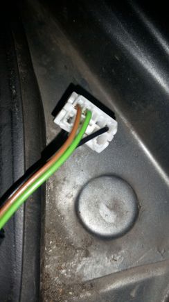 Antenna connector harness