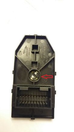 back of switch with arrow pointing to buld