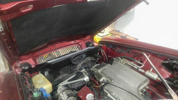 intake box with no plenum tube and no air cleaner.