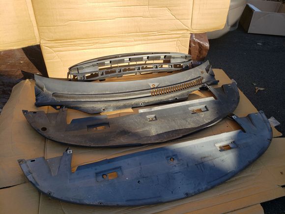 2002 grille with top cover. windshield trim, Bumper apron (one with bumper listing).