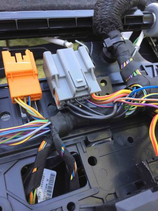 now the new harness with the 3 power (B+) wires also transferred