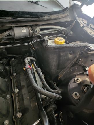 Possible to remove this panel covering the brake fluid? It's blocking cylinder 8 access. I've remove 3 bolts, and don't see others. It moves a bit, but impossible to pull out. 