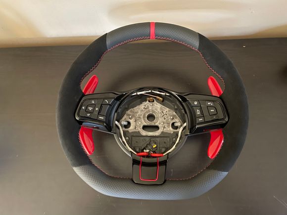 Guardian wheel, heated flat bottom, alcantara sides and perforated leather top and bottom. Extended Ferrari red paddles and accents.