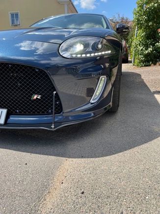 "Euro law" headlights on and DRL dimmed to parkinglights only. 