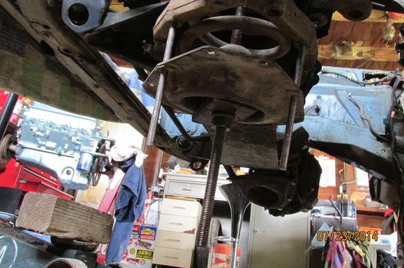 View from under the rotor. I didn't have a 1-1/16" gear wrench, so I had to use a normal box wrench, which was time consuming.