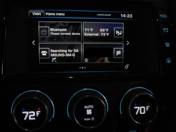 In the top right quadrant of the touch screen, the internal driver's and passenger's temperature displays are 1 degree less (always) than the numerics displayed on each separate knob...
