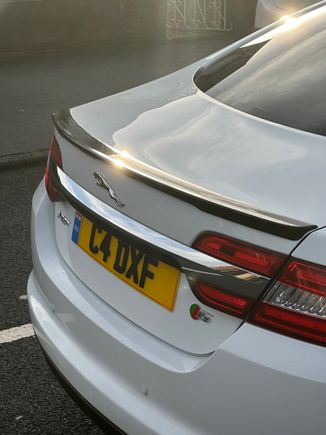 I fitted this gloss carbon fibre boot lip thats based on the XFR Sport lip, finishes the boot off nicely.