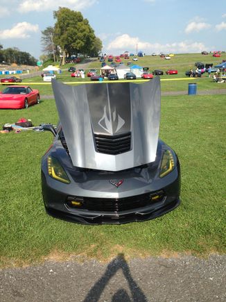check out the shadowing vinyl i put on the lower body line. that pic is not photoshopped