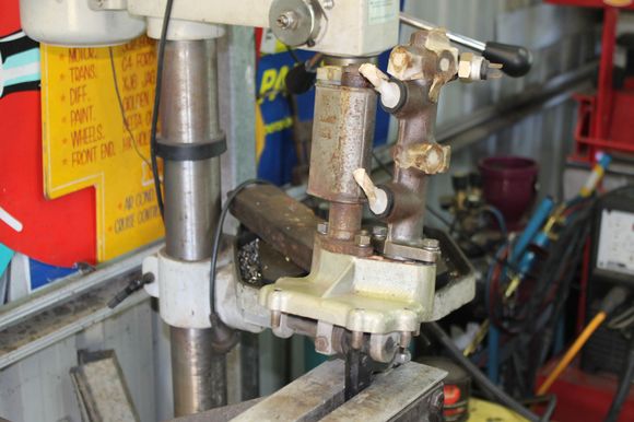dual circuit master cylinder does fit with clutch master cylinder.