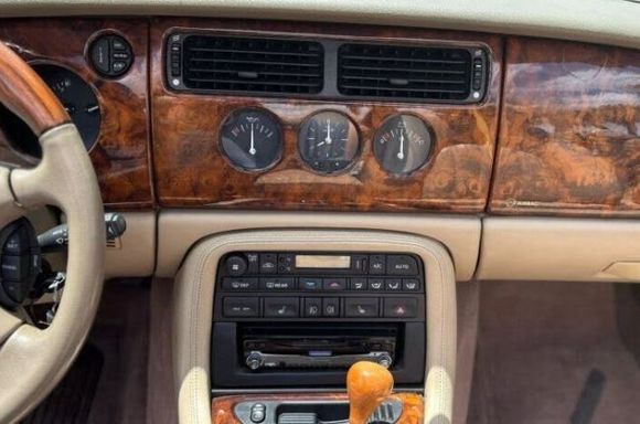 Could this be a 2003 XK8 dashboard?