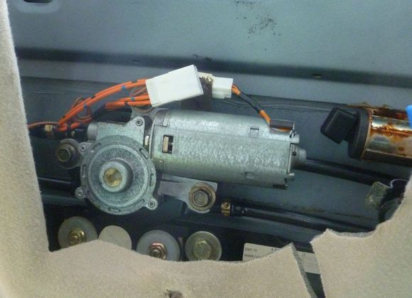 The nylon crank socket on the motor that went bye-bye