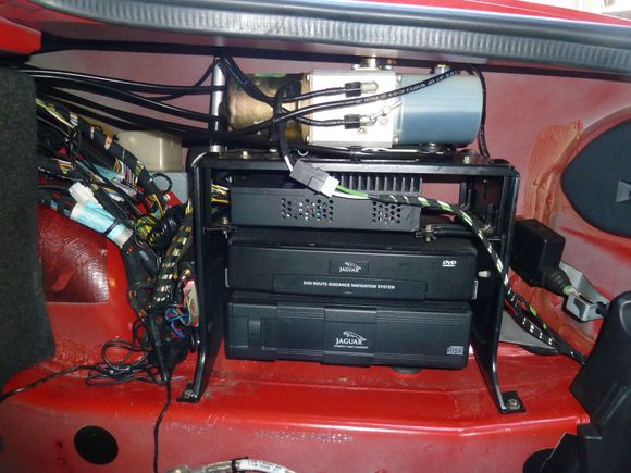 Jaguar XKR 2000 model with CD Changer, Nav and Alpine Premium Sound
