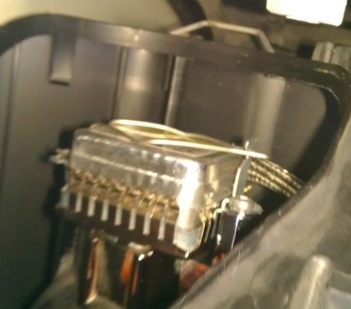 Latch wire clip