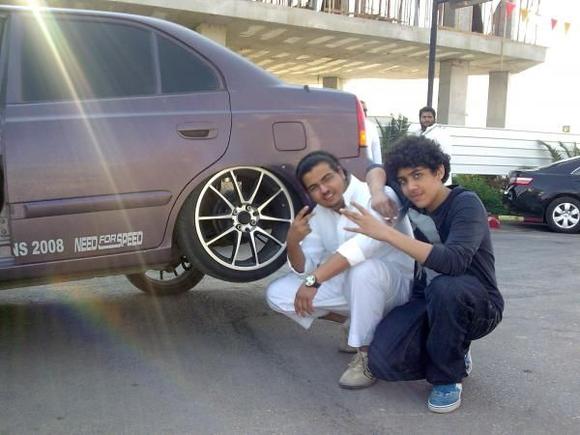 my friend hyundi ACCENT on air suspension
three wheels