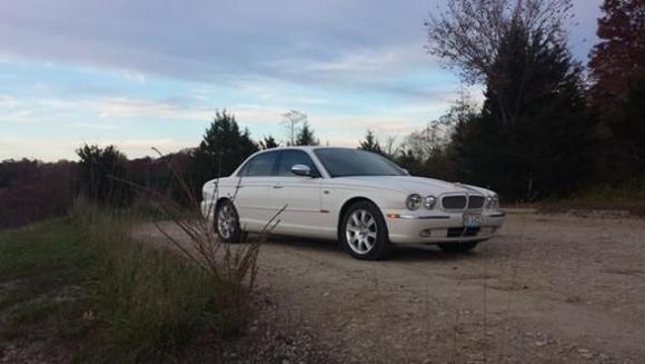 Replaced the Gold Plated Grill with a White-Body-Color grill.
