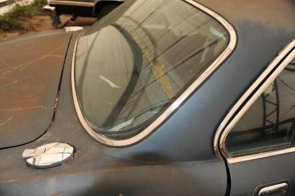 Side of rear glass you can see the rear seats are ripped