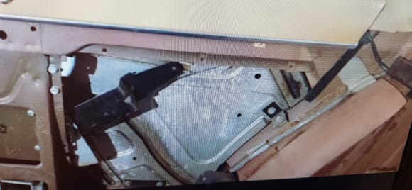 If you can, place the actuator arm in this position when removing the unit. This photo is actually from Adam's video. Once you have removed the actuator, the wires are long enough to position it out of the way. 