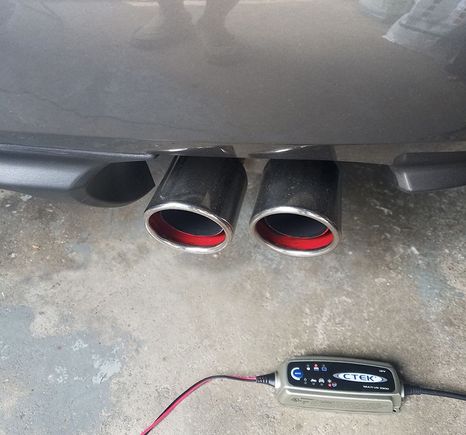 I go on the local Porsche Club rallies and one of the fun award categories of the car show afterwards is 'best exhaust tips'. So I thought I'd dress mine up a little with some red paint.