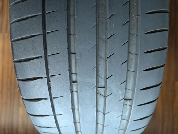 Wheel 2 (Front) -- tire