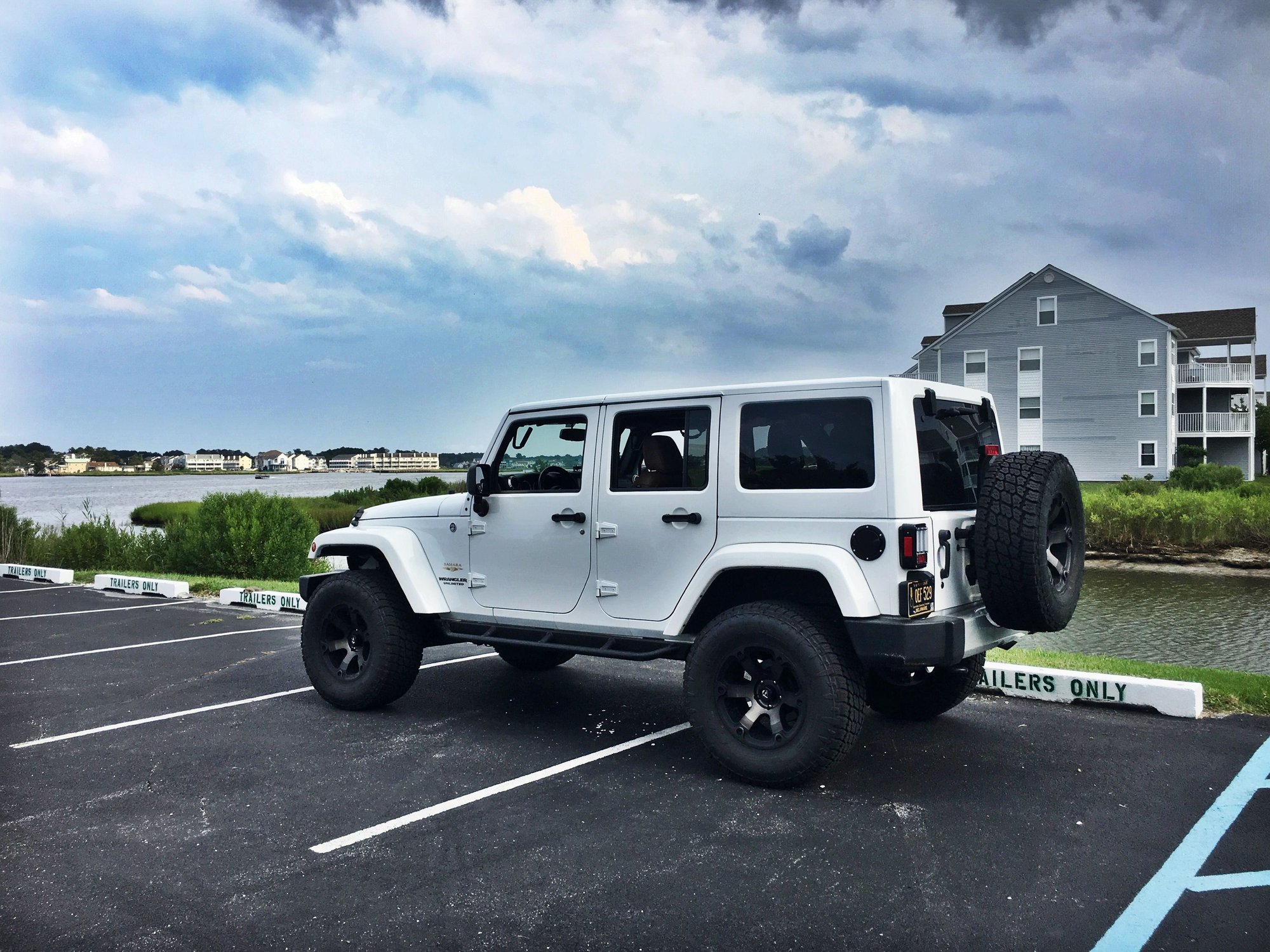 white jku lifted