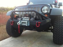 (Feb.2011)
Added Smittybilt XRC8 winch and some red shackles