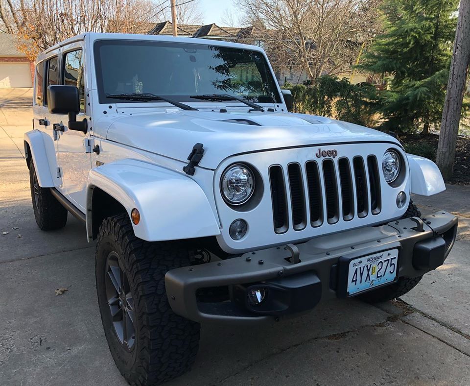 2017 Jeep Wrangler - 2017 Jeep JKU 75th Anniv. - White. 29k miles - Used - VIN 1C4BJWEG7HL531673 - 29,000 Miles - 6 cyl - 4WD - Automatic - SUV - White - Springfield, MO 65804, United States