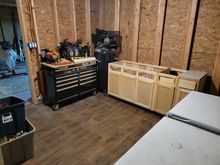 I also built this shop for it. Wired it with new panel boxes with all new wires from the transistor. Now i can run a few lifts, phase 3 compressors and all the heaters and lights i want! I got a full HVAC system for the shops as well! 