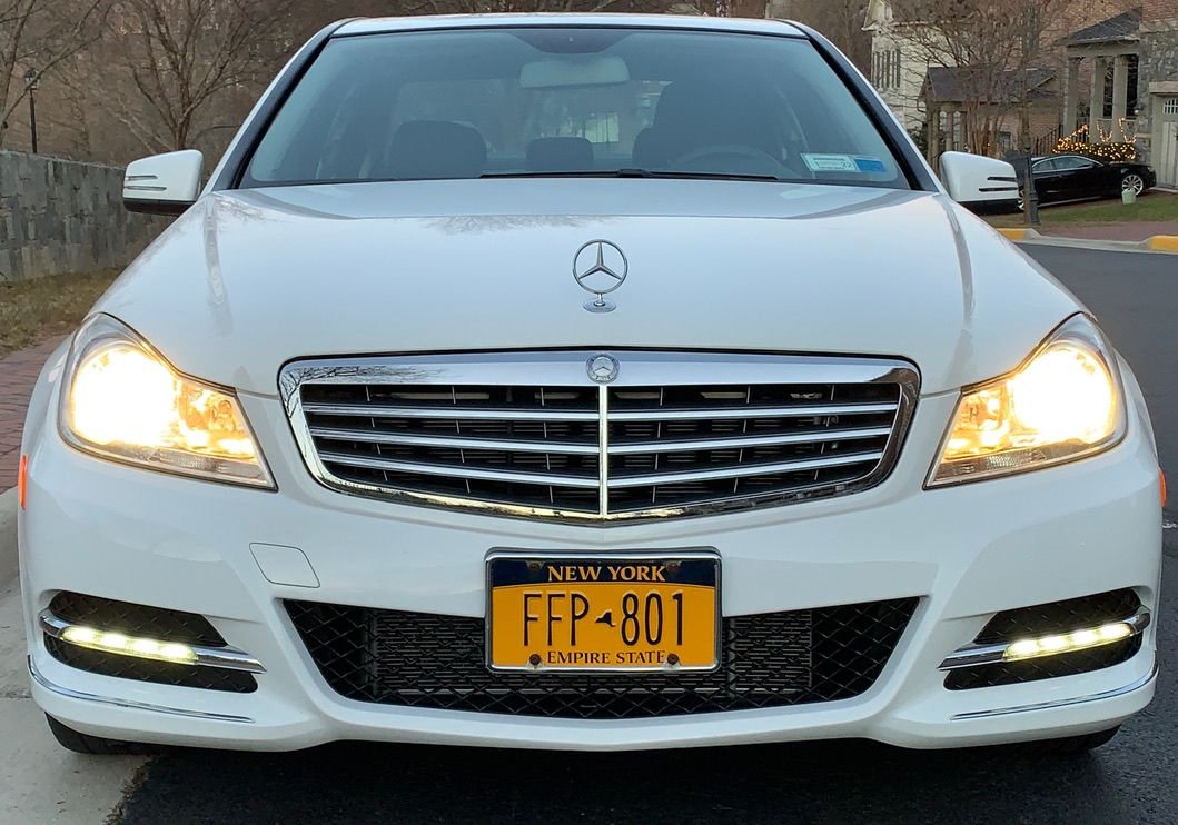 2013 Mercedes-Benz C300 - 2013 Mercedes-Benz C-Class Luxury Model-Low Miles - Used - VIN WDDGF8AB5DA831785 - 39,676 Miles - 6 cyl - AWD - Automatic - Sedan - White - Falls Church, VA 22043, United States