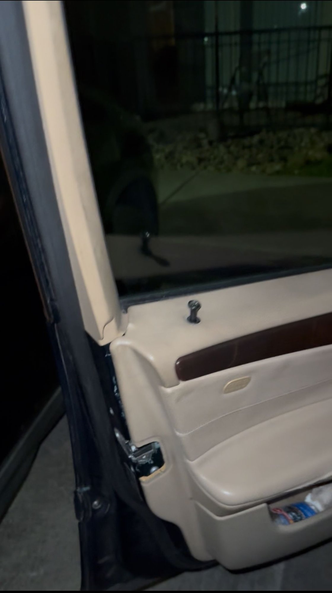 I have a problem where the door will not lock by itself but it will unlock by itself . I have to love the driver side by the actual put in door key.