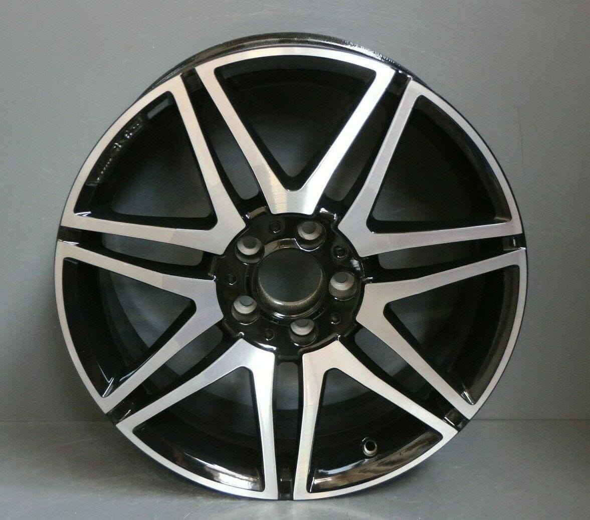 Wheels and Tires/Axles - 1 GENUINE OEM MERCEDES C CLASS W204 18" FRONT ALLOY WHEEL RIM A2044010604 - Used - 2012 to 2014 Mercedes-Benz C300 - Munster, IN 46321, United States