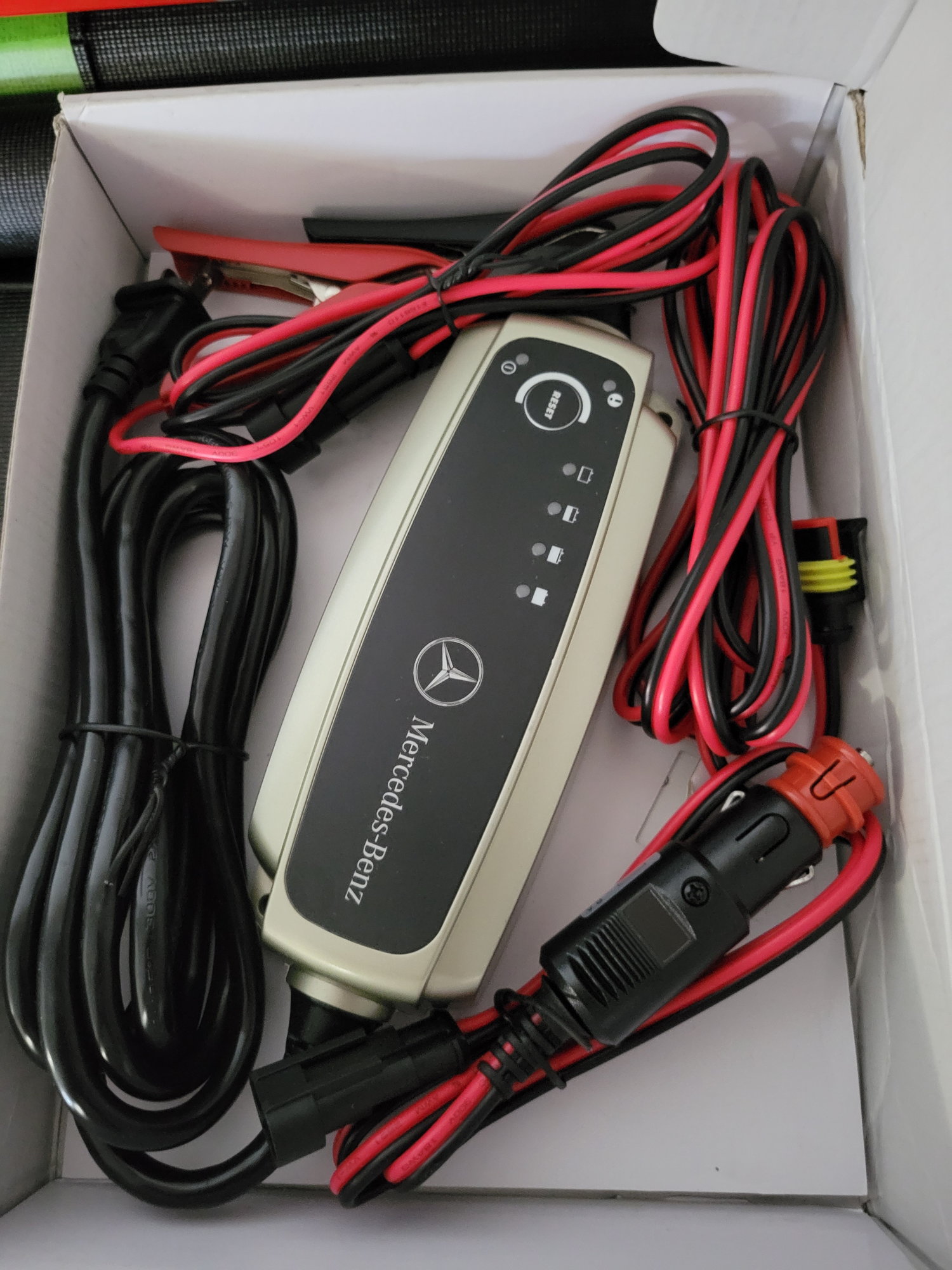 Accessories - NEW Genuine OEM Mercedes-Benz Battery Trickle Charger A 000 982 29 21 ALL MODELS - New - All Years Mercedes-Benz All Models - Waterbury, CT 06705, United States