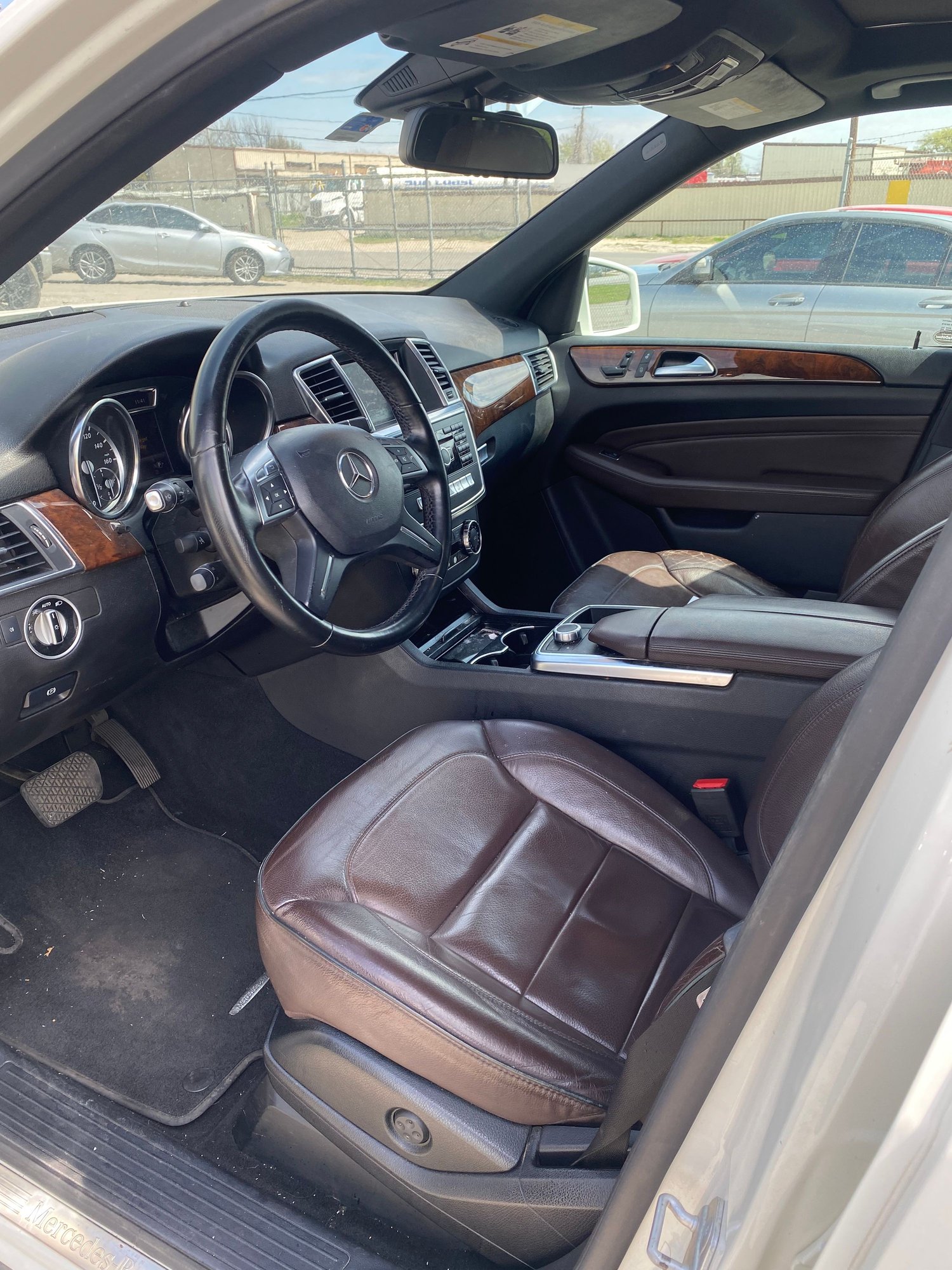 2013 Mercedes-Benz ML350 - 2013 ML 350 needs work - Used - VIN 4JGDA5HB6DA188309 - 190,000 Miles - 6 cyl - AWD - Automatic - SUV - White - Fort Worth, TX 76110, United States