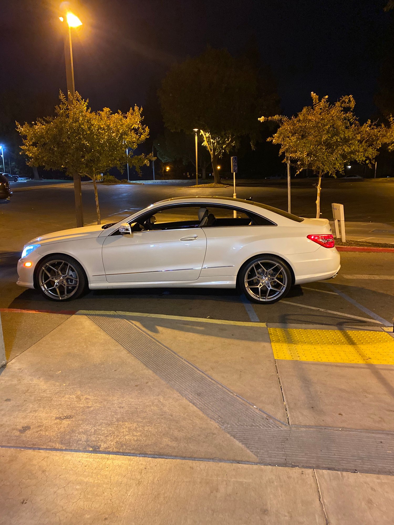 2013 Mercedes-Benz E550 - 2013 E550 coupe - Used - VIN WDDKJ7DB3DF197121 - 85,000 Miles - 8 cyl - 2WD - Automatic - Coupe - White - Sacramento, CA 95842, United States