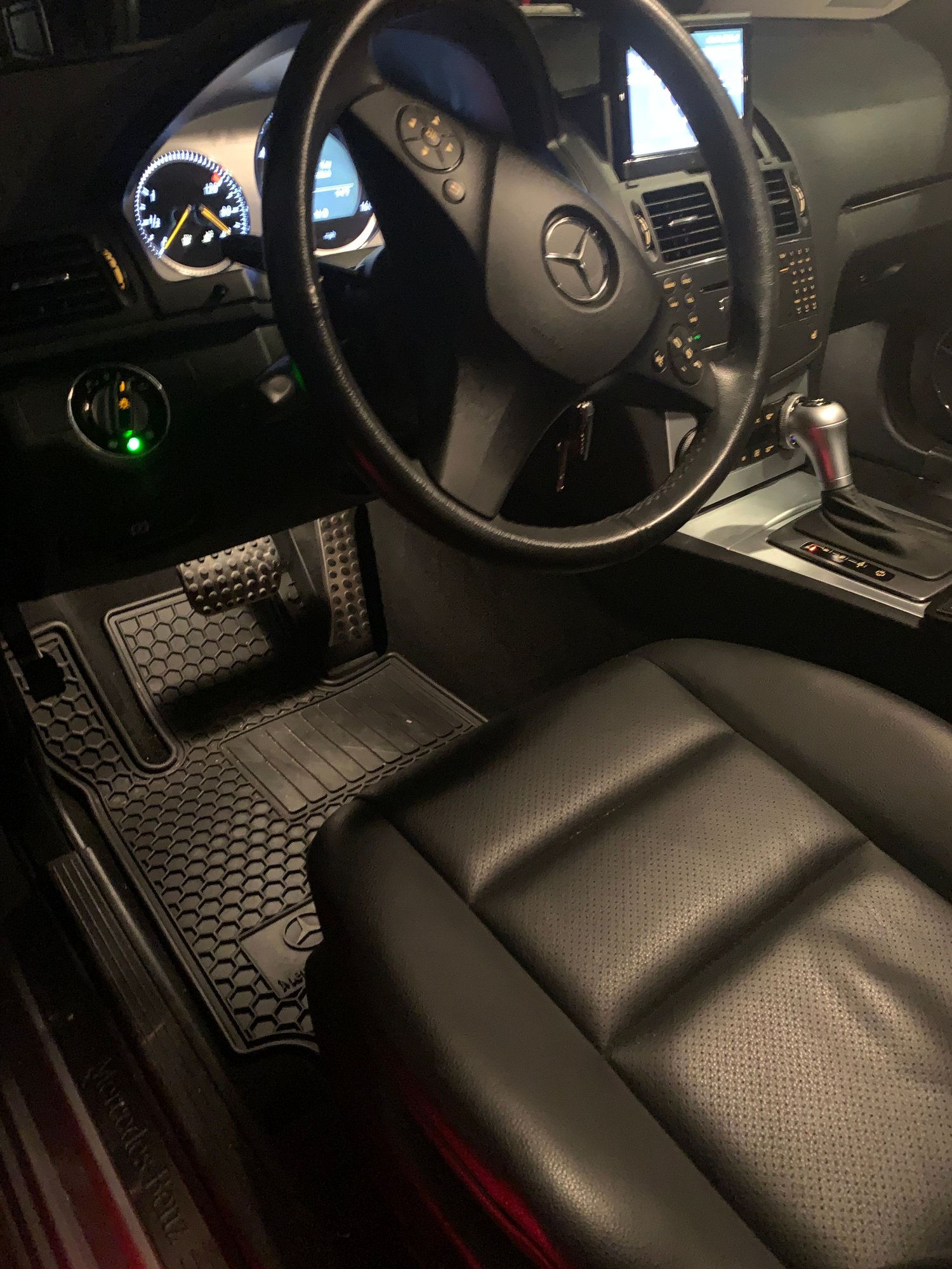 2008 Mercedes-Benz C300 - Well maintained 2008 c300 - Used - VIN WDDGF81X08F149949 - 71,500 Miles - 6 cyl - AWD - Automatic - Sedan - Silver - Huntsville, AL 35806, United States