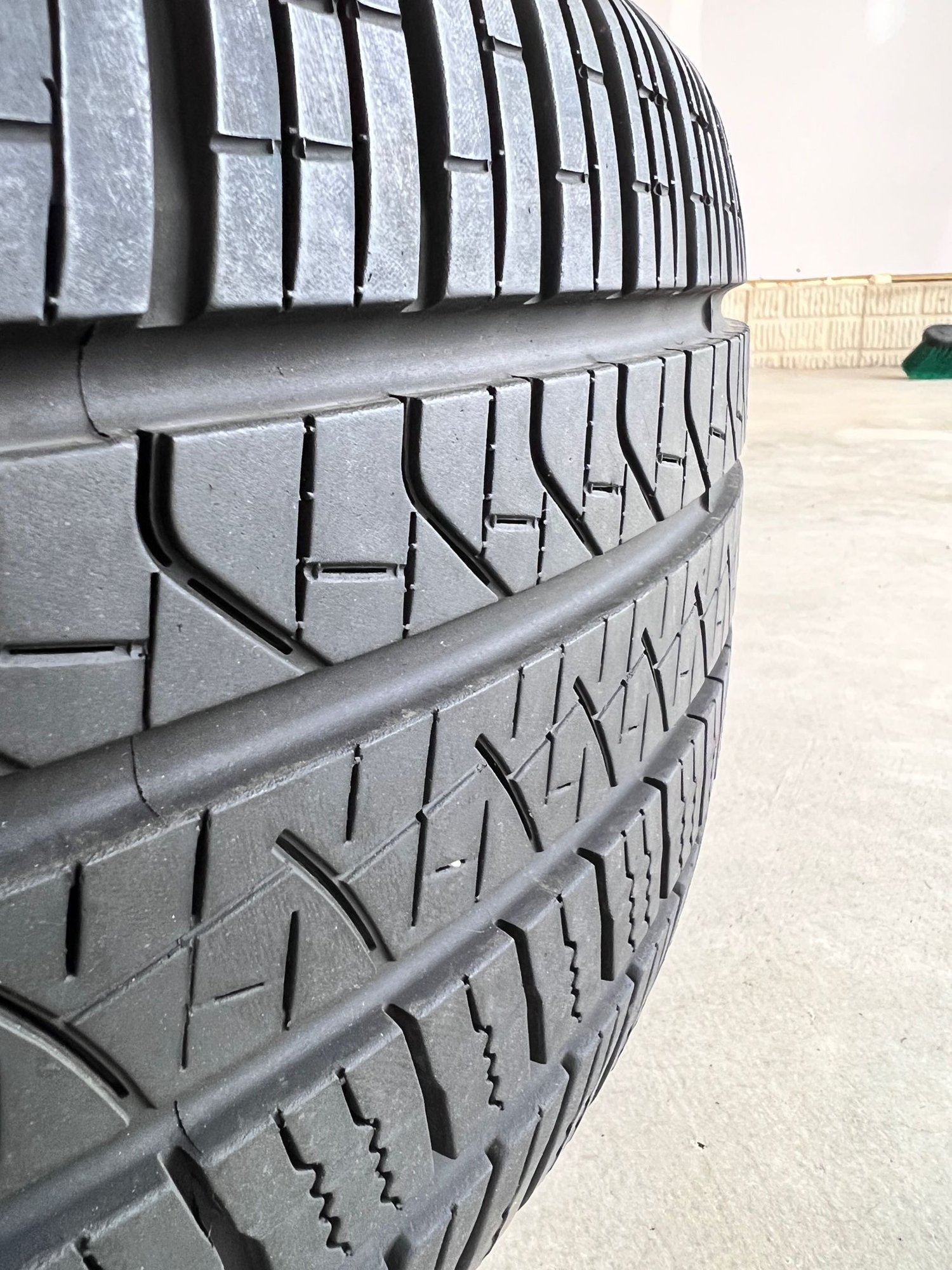 Wheels and Tires/Axles - 2020 G550 Tires & Wheels - Used - 2019 to 2023 Mercedes-Benz G-Class - Cleveland, OH 44149, United States