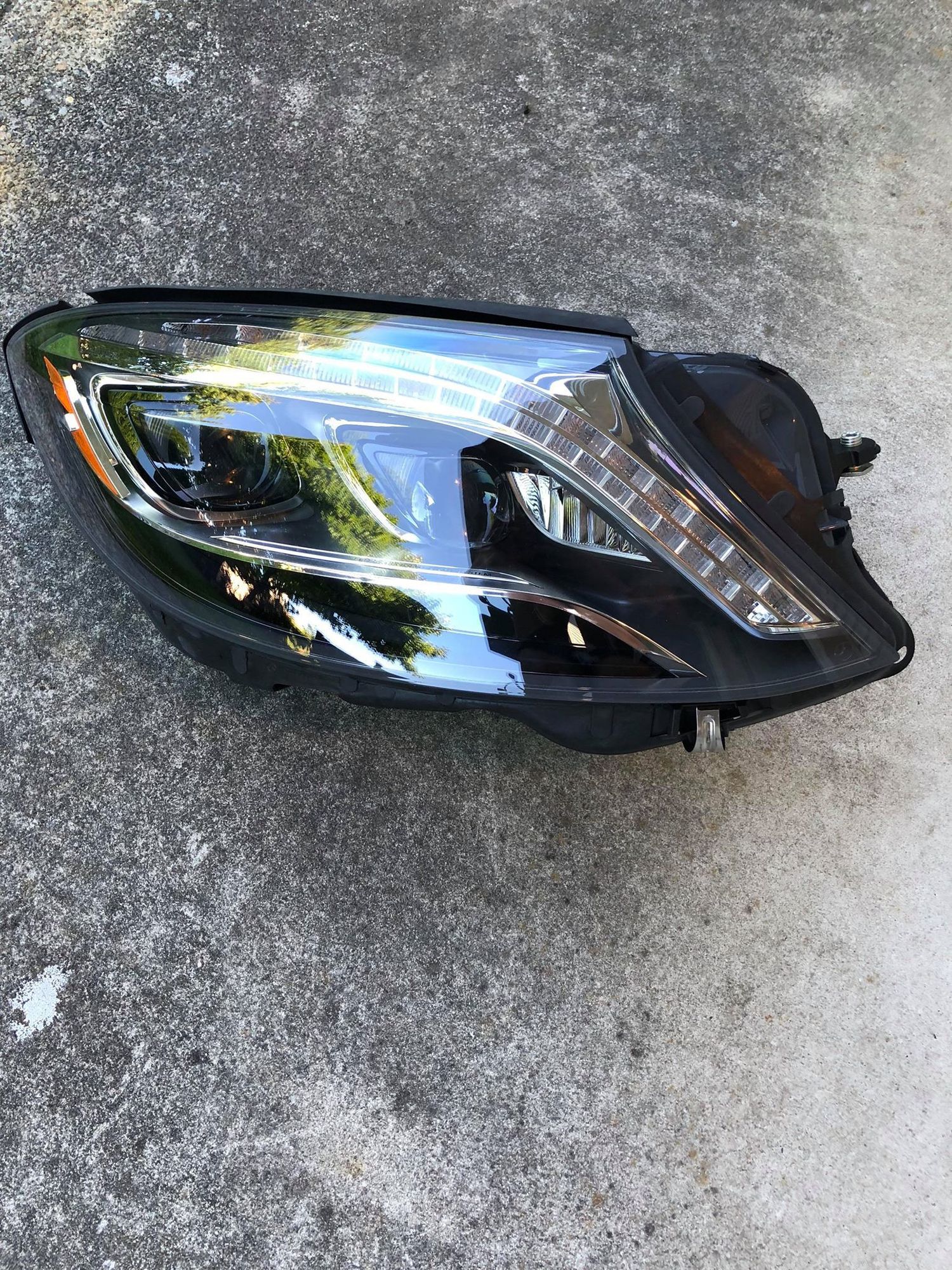 Lights - W222 S-Class Right Headlight Assembly *LIKE NEW* - Used - 2018 to 2019 Mercedes-Benz S550 - Vancouver, BC V3E3M2, Canada