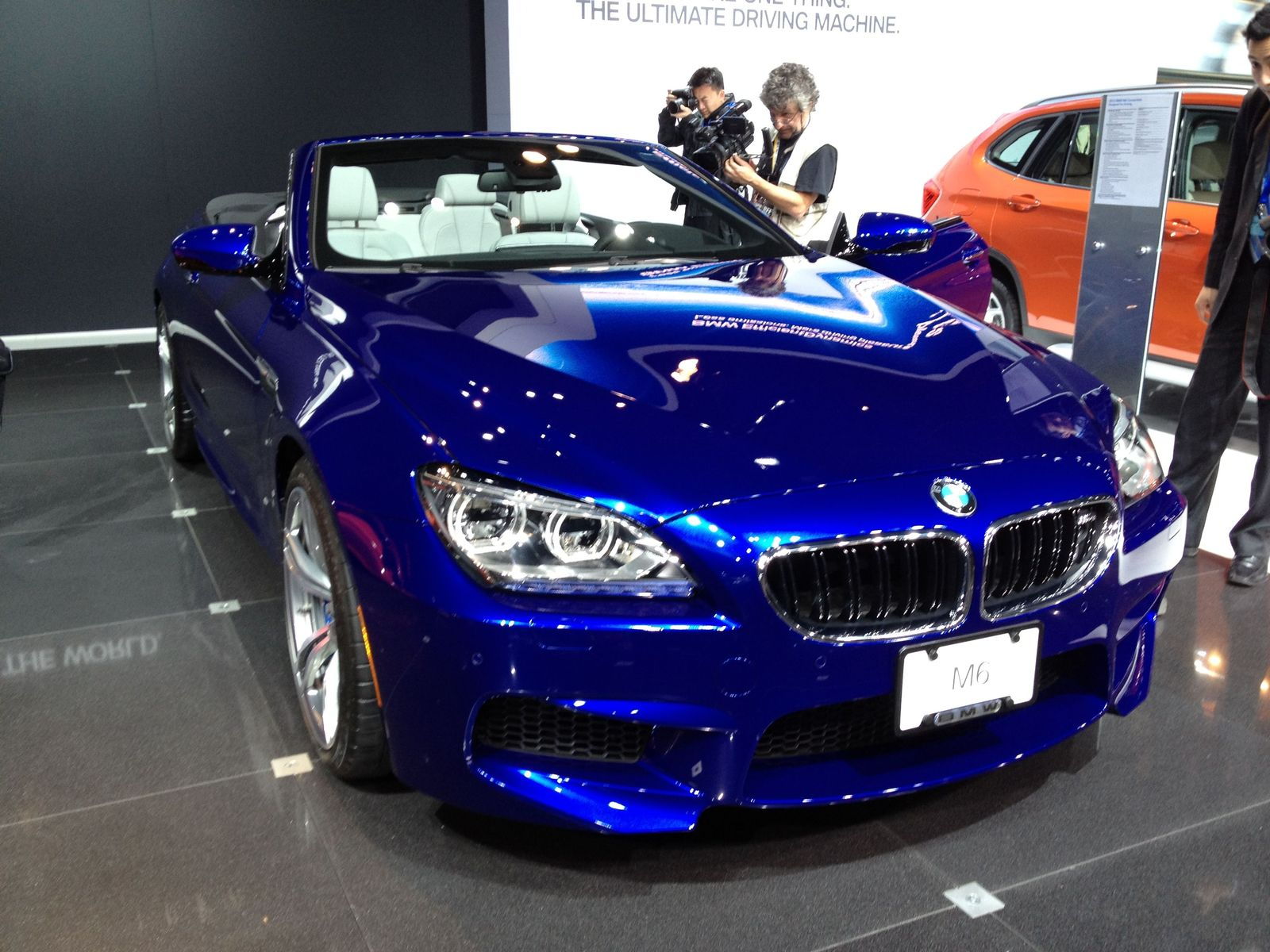 Синюю машинку большую. BMW b51 San Marino. BMW b51 San Marino Blue. San Marino Blue Metallic BMW. San Marino Blue Metallic b51.