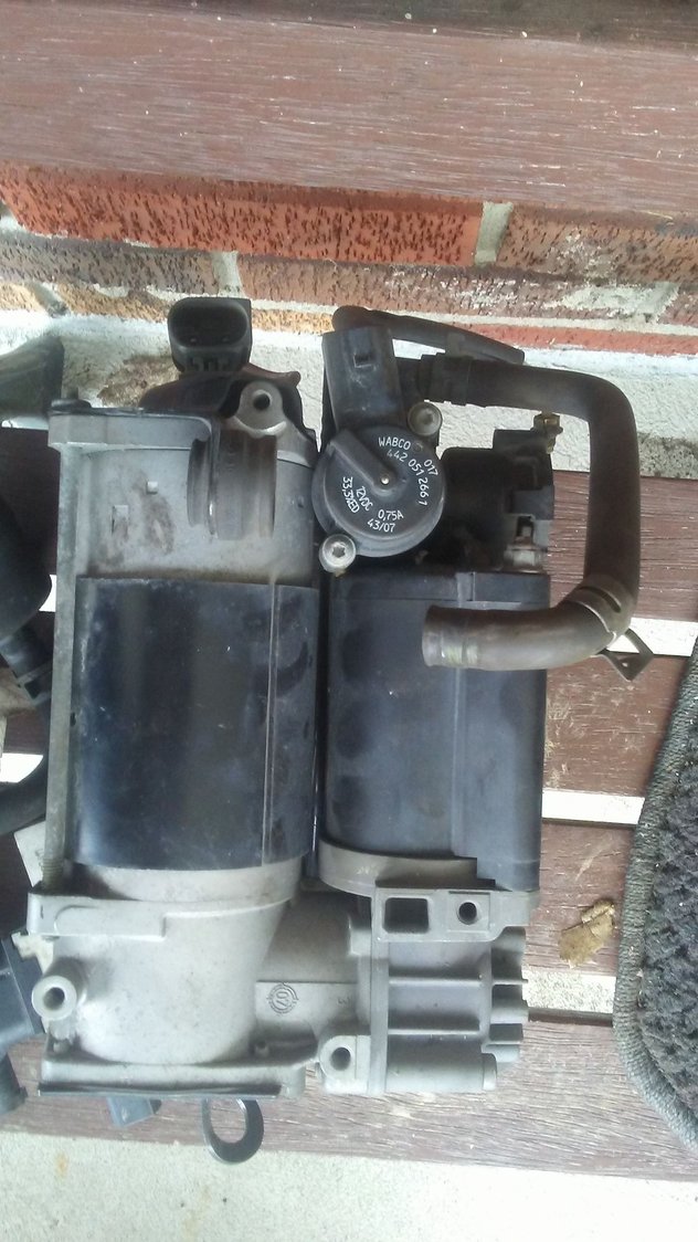 Steering/Suspension - 03 to 09 airmatic air compressor - Used - 2003 to 2009 Mercedes-Benz E500 - Cincinnati, OH 45121, United States