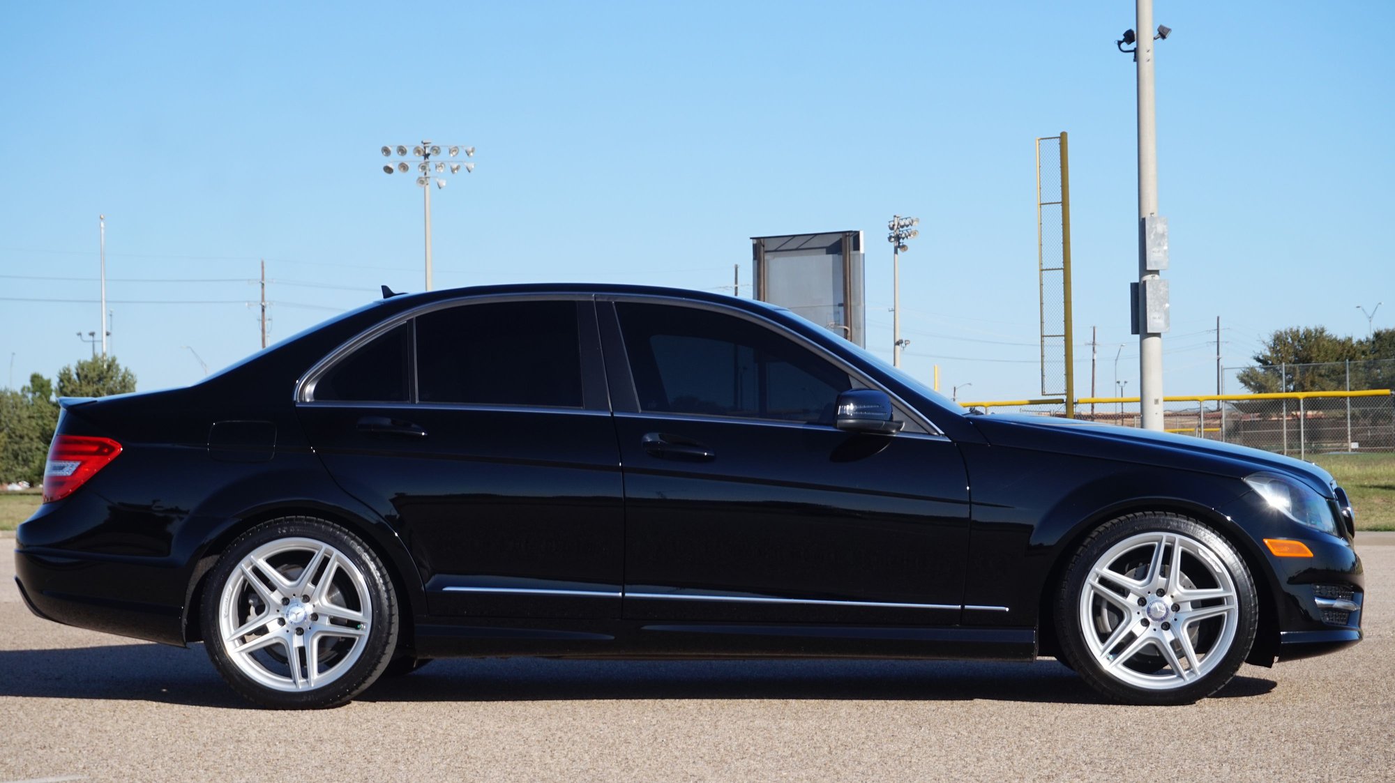 2013 Mercedes-Benz C250 - 2013 Mercedes-Benz C250 Sport - Used - VIN WDDGF4HB2DA809130 - 87,800 Miles - 4 cyl - 2WD - Automatic - Sedan - Black - Lubbock, TX 79423, United States