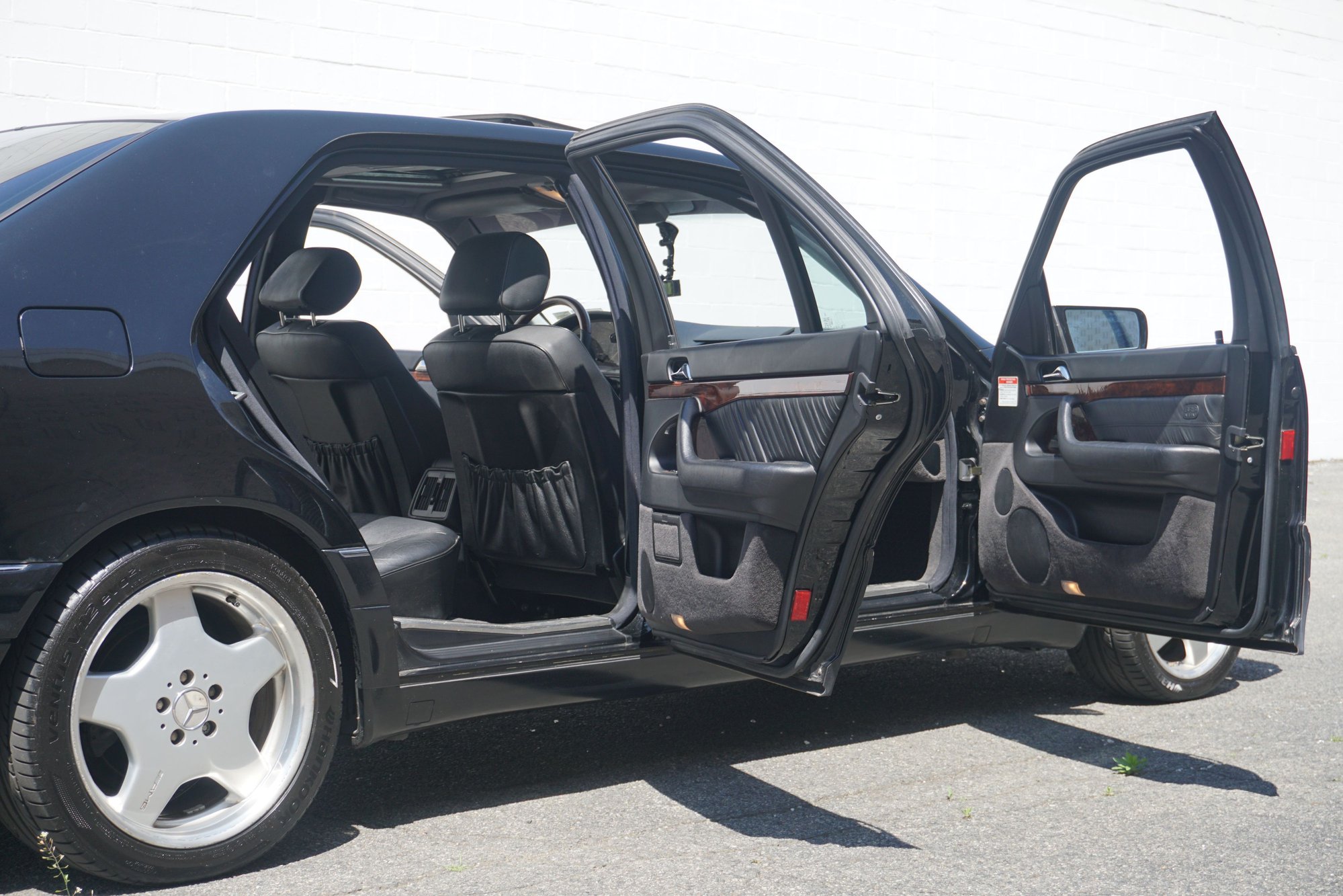 1997 Mercedes-Benz S500 - FS 1997 Mercedes Benz S500 Low Miles, Black on Black - Used - VIN WDBGA51G2VA348080 - 75,800 Miles - 8 cyl - 2WD - Automatic - Sedan - Black - Rego Park, NY 11374, United States